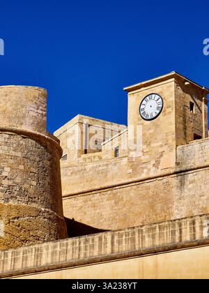 Vista della Torre dell'Orologio nella città di Rabat, Malta Foto Stock