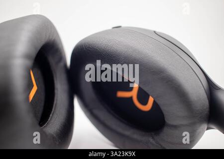 Cuffie con tecnologia di cancellazione del rumore (ANC). Foto Stock