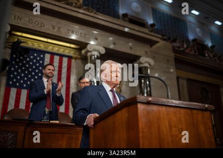 Washington, Stati Uniti. 4 marzo 2025. U. Il presidente Donald Trump, tiene un discorso congiunto al Congresso dalla camera della camera del Campidoglio, 4 marzo 2025 a Washington, D.C. credito: Daniel Torok/White House Photo/Alamy Live News Foto Stock