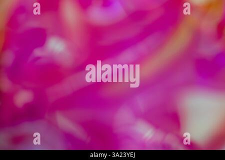 Sfondo sfocato astratto con colori viola e rosa vivaci Foto Stock
