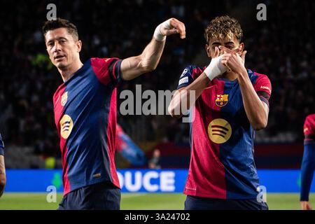 Barcellona, Spagna, Spagna. 11 marzo 2025. Lamine YAMAL di Barcellona festeggia il suo gol con Robert LEWANDOWSKI di Barcellona durante la partita di UEFA Champions League tra FC Barcelona e SL Benfica all'Estadi Olimpic Lluis Companys l'11 marzo 2025 a Barcellona, Spagna. (Credit Image: © Matthieu Mirville/ZUMA Press Wire) SOLO PER USO EDITORIALE! Non per USO commerciale! Foto Stock