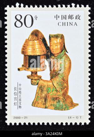 CINA - CIRCA 2000: Un francobollo stampato in Cina mostra reliquie culturali dalle Tombe del Principe Jing , circa 2000 Foto Stock