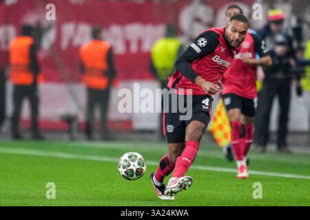 Leverkusen, Germania. 11 marzo 2025. LEVERKUSEN, GERMANIA - 11 MARZO: Jonathan Tah del Bayer 04 Leverkusen durante la UEFA Champions League 2024/25 UEFA Champions League 2024/25 turno di andata e ritorno tra Bayer 04 Leverkusen e FC Bayern München alla BayArena l'11 marzo 2025 a Leverkusen, Germania. (Foto di René Nijhuis/MB Media) credito: MB Media Solutions/Alamy Live News Foto Stock