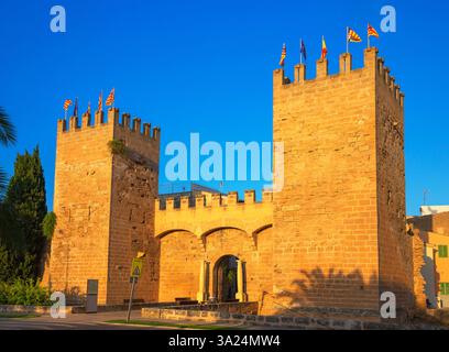 Mura cittadine, Alcudia, Maiorca, Isole Baleari, Spagna, Europa Foto Stock
