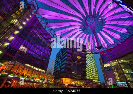Il Sony Center, la Postdamer Platz, Berlin, Germania. Foto Stock