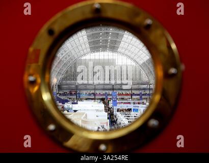 Londra, Regno Unito. 11 marzo 2025. Questa foto scattata l'11 marzo 2025 mostra una vista della London Book Fair a Londra, in Gran Bretagna. La London Book Fair (LBF), uno degli eventi editoriali più importanti al mondo, è stata inaugurata martedì, mettendo in evidenza i risultati della pubblicazione cinese, le collaborazioni globali e la crescente influenza nel settore. Crediti: Li Ying/Xinhua/Alamy Live News Foto Stock