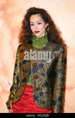 Kiko Mizuhara partecipa alla sfilata di Yves Saint Laurent Womenswear Autunno/Inverno 2025-2026 come parte della Paris Fashion Week a Parigi, Francia, l'11 marzo 2025. Foto di Aurore Marechal/ABACAPRESS. COM Foto Stock