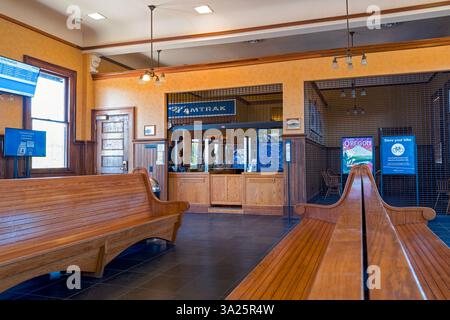 L'interno della sala d'attesa del deposito ferroviario Amtrak di Albany, Oregon, Stati Uniti Foto Stock