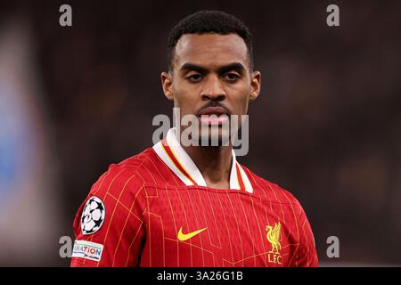 Liverpool, Regno Unito. 11 marzo 2025. Ryan Gravenberch del Liverpool durante il Liverpool FC vs Paris Saint-Germain F. C UEFA Champions League, turno di 16, partita di 2a gamba ad Anfield, Liverpool, Inghilterra, Regno Unito l'11 marzo 2025 Credit: Jake Kirkman/Every Second Media Credit: Every Second Media/Alamy Live News Foto Stock