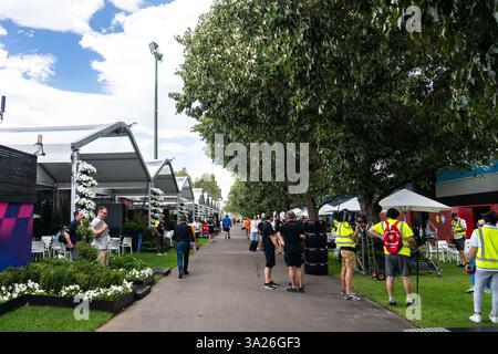 Melbourne, Victoria, Australia. 12 marzo 2025. Il paddockl di F1 mercoledì al Gran Premio d'Australia Louis Vuitton di Formula 1 2025 il 12 marzo 2025 a Melbourne, Australia. (Credit Image: © James Forrester/ZUMA Press Wire) SOLO PER USO EDITORIALE! Non per USO commerciale! Foto Stock