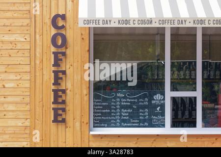 Kropotkin / regione di Krasnodar / Federazione Russa - 29 giugno 2017: La facciata di una caffetteria di strada. Foto Stock
