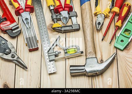 Set di utensili da costruzione su pannelli di legno Foto Stock