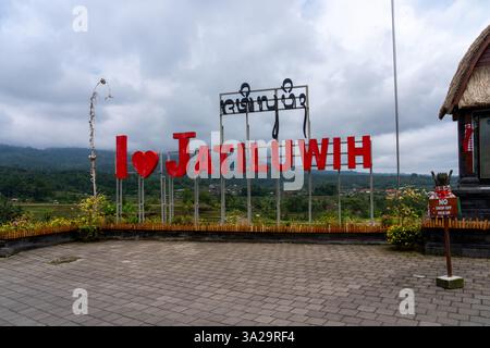 Bali, Indonesia - 13 gennaio 2025: Un cartello di benvenuto "i Love Jatiluwih" a Jatiluwih Rice Terraces. Bali, Indonesia. Foto Stock