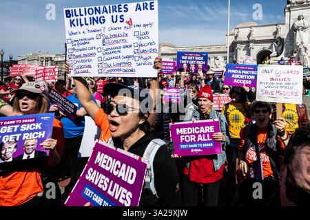 Washington, Stati Uniti. 12 marzo 2025. Persone con segni a una manifestazione per salvare l'assistenza sanitaria a Washington, DC (foto di Michael Brochstein/Sipa USA) credito: SIPA USA/Alamy Live News Foto Stock