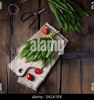 Allium ursinum aglio selvatico fresco con molte preziose vitamine Foto Stock