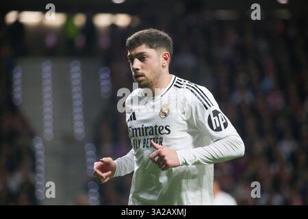 Madrid, Spagna, 12 marzo 2025: Federico Valverde del Real Madrid (8) durante la partita di andata e ritorno del 16° turno di UEFA Champions League 2024-25 tra l'Atlético de Madrid e il Real Madrid il 12 marzo 2025, allo stadio Riyadh Air Metropolitano di Madrid, Spagna. Crediti: Alberto Brevers / Alamy Live News. Foto Stock