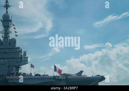 Nave ammiraglia del gruppo French Carrier Strike FS Charles De Gaulle Foto Stock