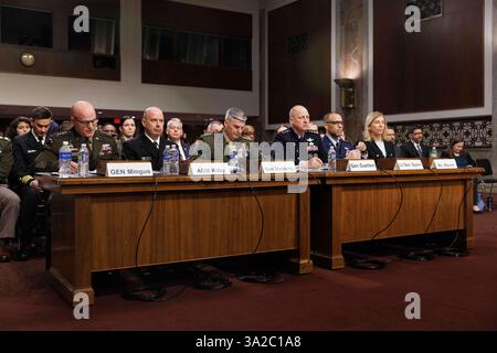 (Da sinistra a destra) generale James J. Mingus, Vice Capo di Stato maggiore dell'esercito, Ammiraglio James W. Kilby, Vice Capo delle operazioni navali, generale Christopher J. Mahoney, Assistente Comandante del corpo dei Marines, generale Michael A. Guetlein, Vice Capo delle operazioni spaziali, Tenente generale Adrian L. Spain, Vice Capo di Stato maggiore delle operazioni dell'aeronautica e Signora Diana C. Maurer, Direttore delle capacità e della gestione della difesa presso l'Ufficio di responsabilità del governo, testimoniare davanti alla commissione del Senato sui servizi armati durante un'audizione sulla preparazione alla difesa, a Washington DC, mercoledì 12 marzo 202 Foto Stock