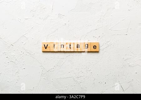 parola vintage scritta su blocco di legno. testo vintage su tavola di cemento per la vostra desing, concetto. Foto Stock