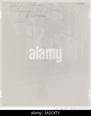 La fotografia di Eugène Atget cattura l'Hôtel du Marquis de Lagrange, situato in rue de Braque 4 e 6 a Parigi. L'architettura dell'edificio, tipica del XVIII secolo, è mostrata in modo chiaro e dettagliato. Foto Stock