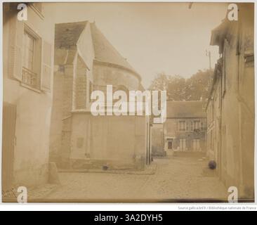 La fotografia di Eugène Atget cattura il tranquillo paesaggio rurale di Jouy en Josas, con le sue strade tranquille, la tradizionale architettura francese e l'atmosfera tranquilla. Foto Stock