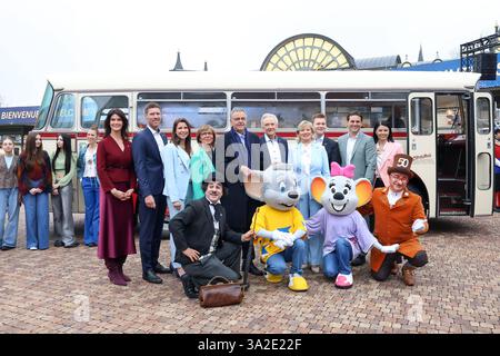 Rust, Deutschland 13. März 2025: Jubiläums-Pressekonferenz 50 Jahre Europapark Rust - 2025 Im Bild: Die Betreiberfamilie Mack des Europapark Rust bei der Jubiläums-Pressekonferenz 50 Jahre Europapark Rust 2025 Europa Park Baden Württemberg *** Rust, Germania 13 marzo 2025 Conferenza stampa anniversario 50 anni di Europapark Rust 2025 foto la famiglia Mack, operatori di Europapark Europapark Rust, Europapark Europa Württemberg 2025 anni di Europapark Rust 50 anni di Europapark Rust Foto Stock