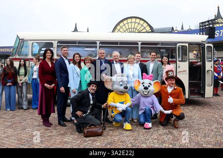 Rust, Deutschland 13. März 2025: Jubiläums-Pressekonferenz 50 Jahre Europapark Rust - 2025 Im Bild: Die Betreiberfamilie Mack des Europapark Rust bei der Jubiläums-Pressekonferenz 50 Jahre Europapark Rust 2025 Europa Park Baden Württemberg *** Rust, Germania 13 marzo 2025 Conferenza stampa anniversario 50 anni di Europapark Rust 2025 foto la famiglia Mack, operatori di Europapark Europapark Rust, Europapark Europa Württemberg 2025 anni di Europapark Rust 50 anni di Europapark Rust Foto Stock