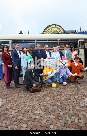 Rust, Deutschland 13. März 2025: Jubiläums-Pressekonferenz 50 Jahre Europapark Rust - 2025 Im Bild: Die Betreiberfamilie Mack des Europapark Rust bei der Jubiläums-Pressekonferenz 50 Jahre Europapark Rust 2025 Europa Park Baden Württemberg *** Rust, Germania 13 marzo 2025 Conferenza stampa anniversario 50 anni di Europapark Rust 2025 foto la famiglia Mack, operatori di Europapark Europapark Rust, Europapark Europa Württemberg 2025 anni di Europapark Rust 50 anni di Europapark Rust Foto Stock