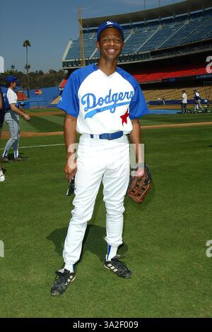 Il 10 agosto 1902 - Los Angeles, California - stelle di Hollywood Baseball gioco.A il Dodger Stadium di Los Angeles, CA.PHIL LaMARR. FITZROY BARRETT / 8-10-2002 K25794FB (D)(Immagine di credito: © Globo foto/ZUMAPRESS.com) Foto Stock