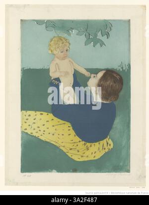 "Sur l'herbe" raffigura una donna e un bambino seduti sull'erba in un ambiente naturale all'aperto. La luce soffusa e dappata filtra attraverso il fogliame, sottolineando il momento tranquillo e sereno condiviso tra le figure. Cassatt cattura una connessione semplice e intima tra la madre e il bambino, un tema ricorrente nel suo lavoro. Foto Stock