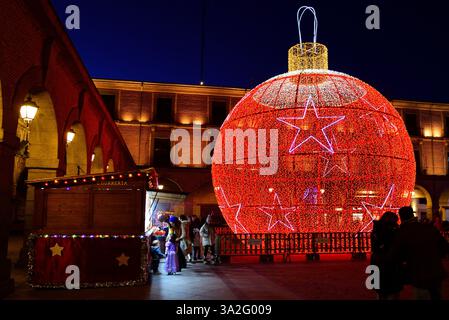 Piazza Mercado Chico a Natale nella città di Ávila. Foto Stock