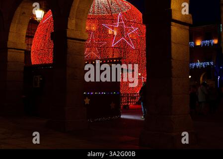 Piazza Mercado Chico a Natale nella città di Ávila. Foto Stock