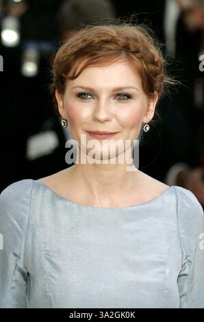 24 MAGGIO 2006 - CANNES, FRANCIA - K48056.©MARK CHILTON/ LINKUK.COM/ 001704.05-24-2006.KIRSTEN DUNST.''MARIE ANTOINETTE''-PREMIERE-ARRIVI-'59TH FESTIVAL DE CANNES 2006'-PALAIS DE FESTIVAL, CANNES, FRANCIA. (Immagine di credito: © Globe Photos/ZUMAPRESS.com) Foto Stock