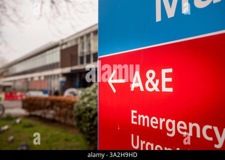 LONDRA - 19 FEBBRAIO 2025: Segnale di emergenza e incidente a & e sull'NHS Charing Cross Hospital Foto Stock