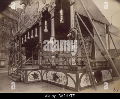 La fotografia di Eugène Atget del 1926-27 mostra l'atmosfera vivace dell'Fête de Vaugirard di Parigi, con i visitatori che si divertono. Foto Stock