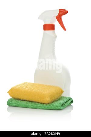 Spugnare su un tovagliolo e una bottiglia bianca Foto Stock