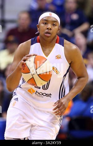 13 giugno 2014 - Uncasville, Connecticut, Stati Uniti - 12 giugno 2014: Connecticut Sun Guard Alex Bentley (20) in azione durante la partita di basket WNBA tra il Connecticut Sun e Phoenix Mercury alla Mohegan Sun Arena. Il Connecticut sconfisse Phoenix 96-95. Anthony Nesmith/CSM(immagine di credito: © Anthony Nesmith/Cal Sport Media/ZUMAPRESS.com) Foto Stock