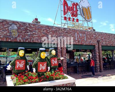15 giugno 2014 - Orlando, Florida, Stati Uniti - la birra preferita di Homer, Duff, è disponibile presso la ''birreria'' nella zona di Springfield degli Universal Studios di Orlando, Flag. (Immagine di credito: © Marjie Lambert/MCT/ZUMAPRESS.com) Foto Stock