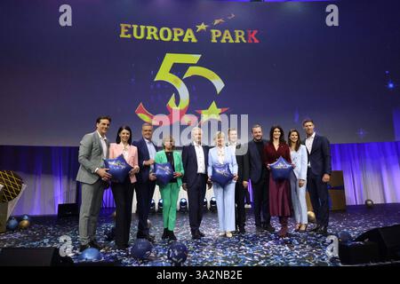 Rust, Deutschland 13. März 2025: Jubiläums-Pressekonferenz 50 Jahre Europapark Rust - 2025 Im Bild: Die Betreiberfamilie Mack, Europapark Rust im Europapark Rust bei der Jubiläums-Pressekonferenz 50 Jahre Europapark Rust 2025 Europa Park Baden Württemberg ** Rust, Germania 13 marzo 2025 Conferenza stampa anniversario 50 anni di Europapark Rust 2025 raffigurato la famiglia Mack, operatori di Europapark Rust 2025 anni di Europapark Rust Württemberg Europapark Europapark Rust 50 anni di Europapark Rust Foto Stock