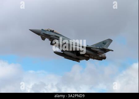 Un Eurofighter Typhoon della Royal Saudi Air Force decolla in preparazione per Red Flag-Nellis 25-2 dalla Nellis Air Force base, Nevada, il 6 marzo 2025. F rossa Foto Stock
