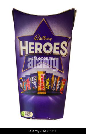 Scatola di cioccolatini Cadbury Heroes isolati su sfondo bianco: Scatola di cioccolatini Heroes, cioccolatini Heroes, dolci Heroes Foto Stock