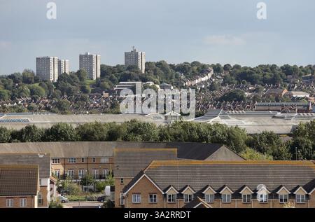 EMBARGO AL 0001 GIOVEDÌ 10 OTTOBRE foto del file datata 19/08/14 di una vista delle case nel sud-est di Londra. I prezzi delle case stanno aumentando in tutto il Regno Unito, in genere per la prima volta dopo due anni, con la continua ripresa del mercato, hanno riferito gli esperti. Data di pubblicazione: Giovedì 10 ottobre 2024. Foto Stock