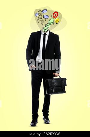 Collage artistico creativo. Uomo con illustrazioni a tema aziendale invece di testa su sfondo giallo. Idea e concetto di sviluppo Foto Stock