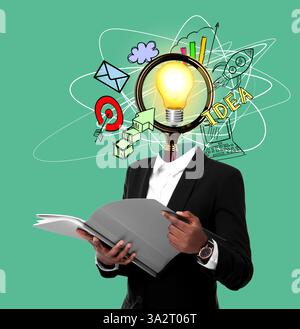 Collage artistico creativo. Uomo con lampadina, lente d'ingrandimento e illustrazioni a tema aziendale con cartella su sfondo verde. Collage concettuale A. Foto Stock