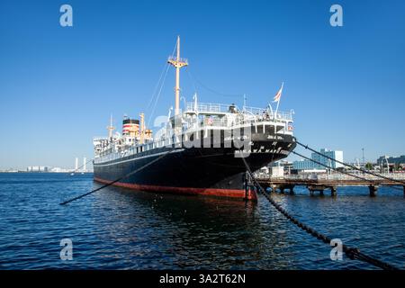 La vecchia nave di linea NYK Hikawa Maru che ha fatto il suo primo viaggio da Kobe a Seattle, ancorata nel porto di Yokohama, in Giappone come museo navale. Foto Stock