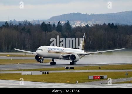 Attività all'aeroporto di Zurigo - 9V-SWO - Boeing 777-312ER - Singapore Airlines Kloten Zurich Flighafen Zürich Schweiz Copyright: XSergioxBrunettix Foto Stock