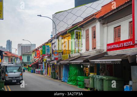 Edifici commerciali storici in Dunlop Street a Serangoon Road a Little India, quartiere di Rochor nell'area centrale di Singapore. Foto Stock