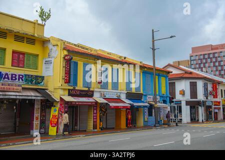 Edifici commerciali storici su Serangoon Road a Upper Dickson Road a Little India, quartiere di Rochor nell'area centrale di Singapore. Foto Stock