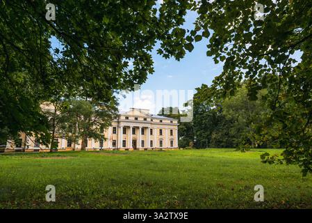 Edificio del castello di Verkiai nel parco pubblico della città di Vilnius Foto Stock
