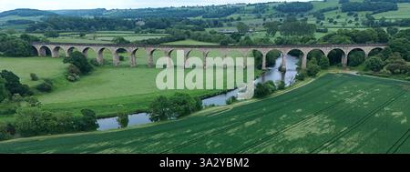 Vista panoramica del viadotto di Arthington, noto anche come viadotto di Castley o viadotto di Wharfedale, ponte ferroviario che attraversa la valle di Wharfe. Arthington Foto Stock